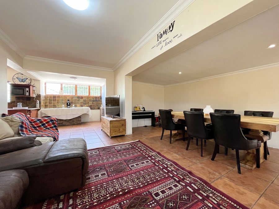To Let 5 Bedroom Property for Rent in Soneike Western Cape